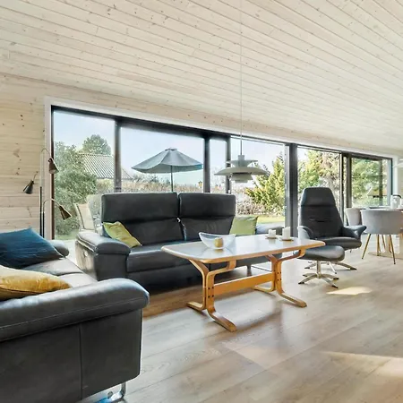 Cozy Home In Dronningmolle With Sauna Nyaraló