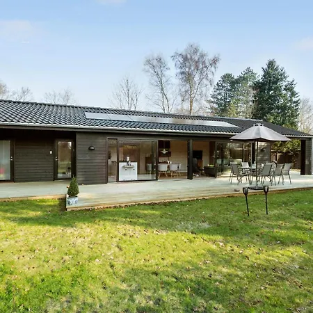 Cozy Home In Dronningmolle With Sauna Dronningmølle
