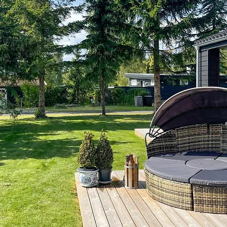 Сasa de vacaciones Cozy Home In Dronningmolle With Sauna